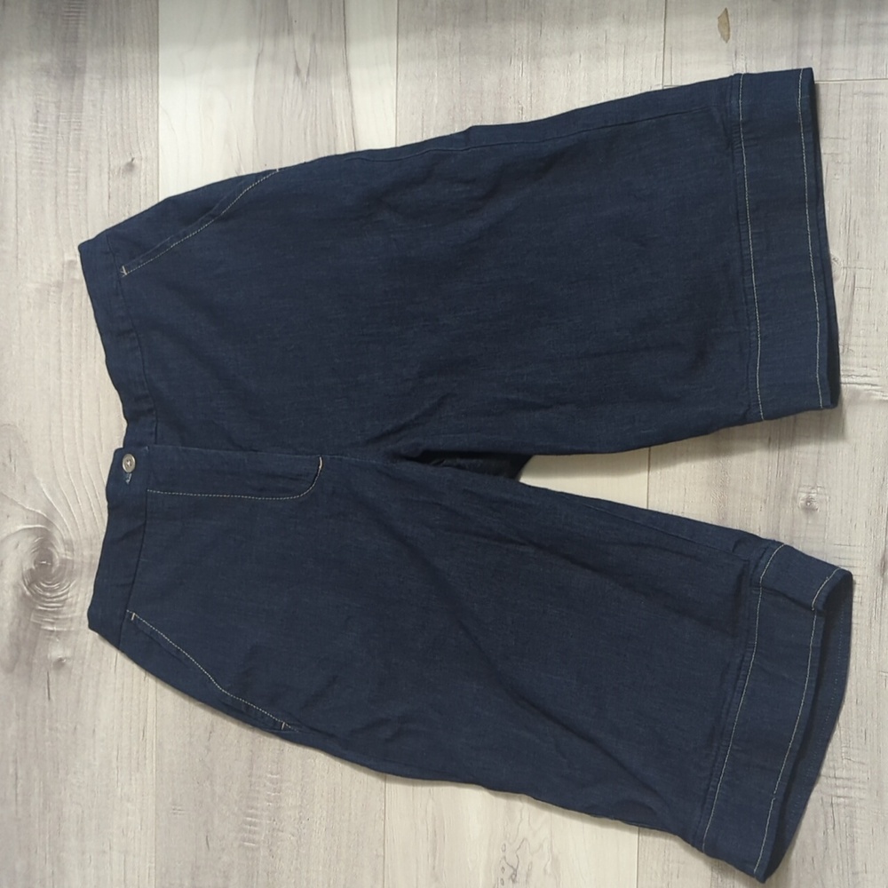 Susan Graver knee length shorts